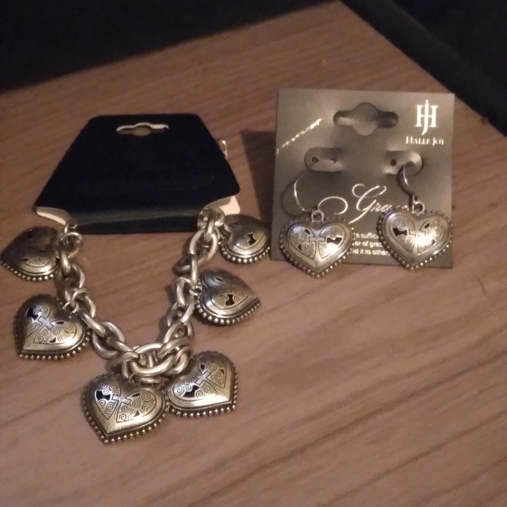 Halle Joy Grace Earrings and bracelets set